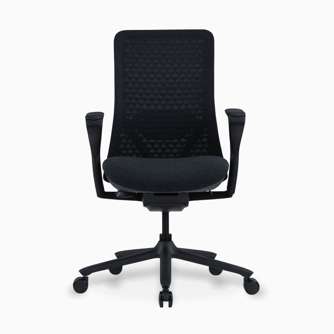 Desky Pro Mesh Chair front in black