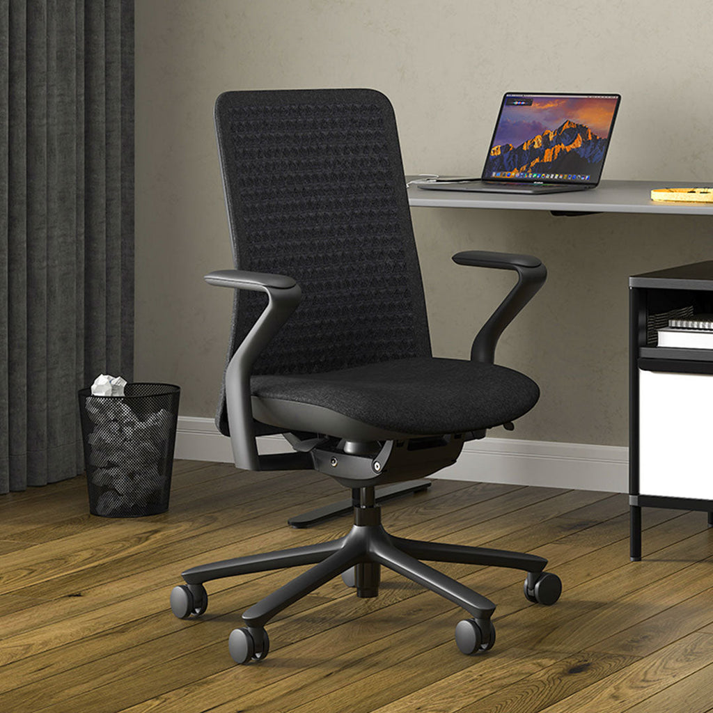 Desky Pro Ergonomic Mesh Chair lifestyle scene