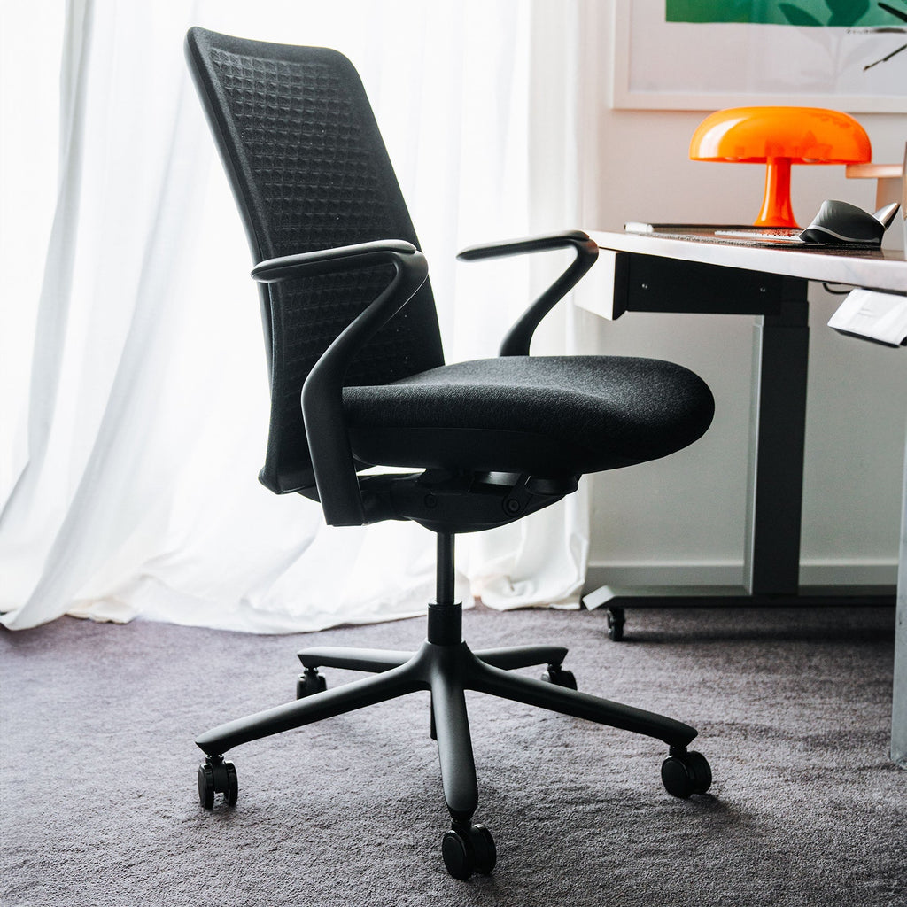 Desky Pro Ergonomic Mesh Chair in Midnight Black